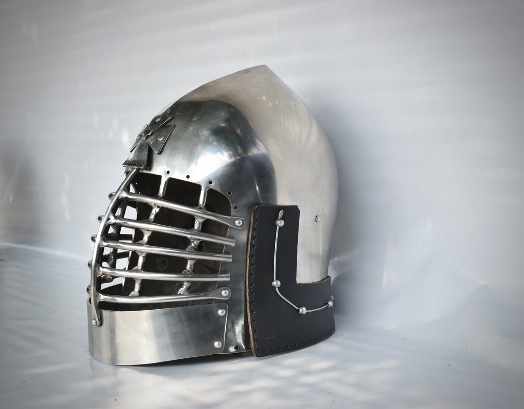 HBC English Cross helmet view D