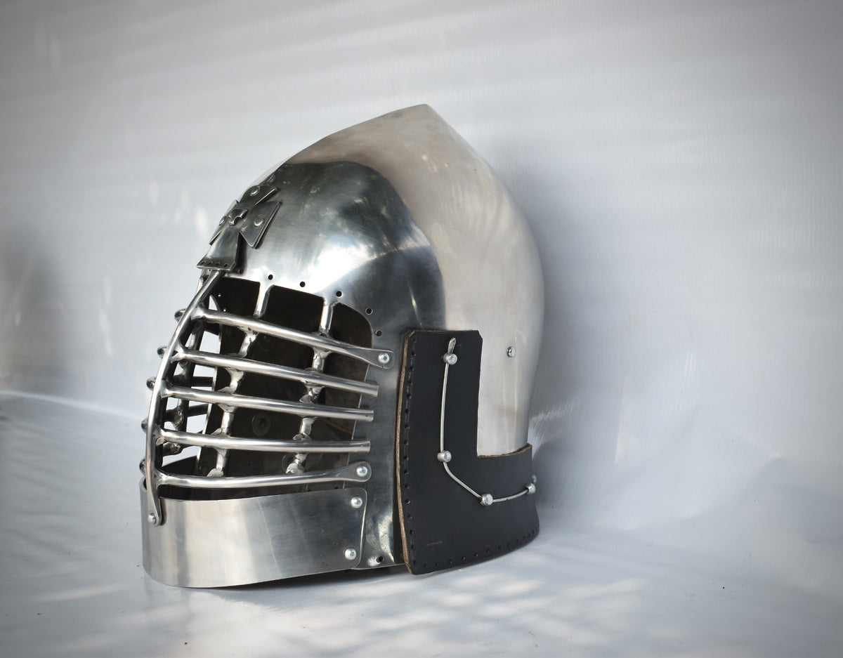 HBC English Cross helmet view D