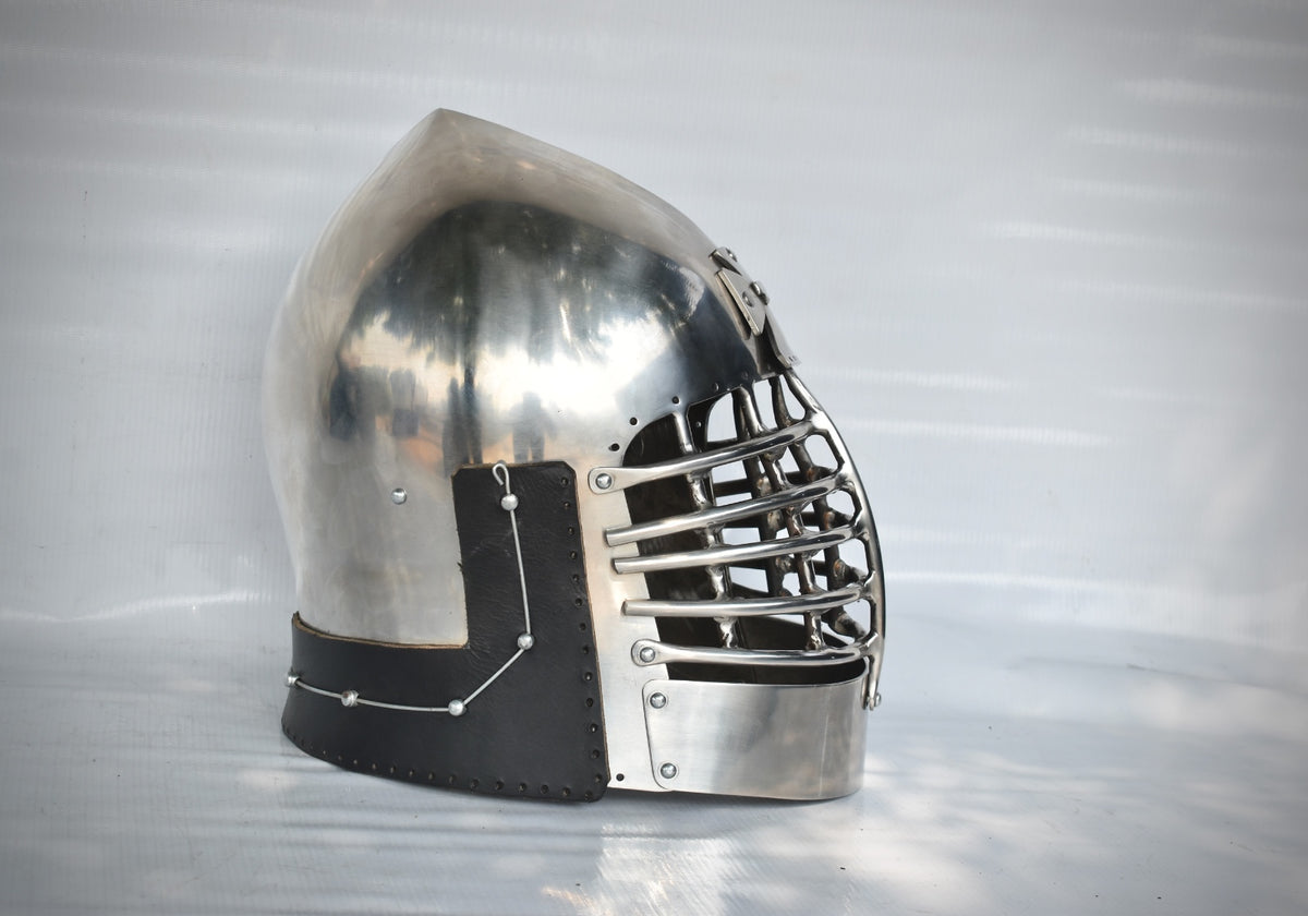 HBC English Cross helmet view E