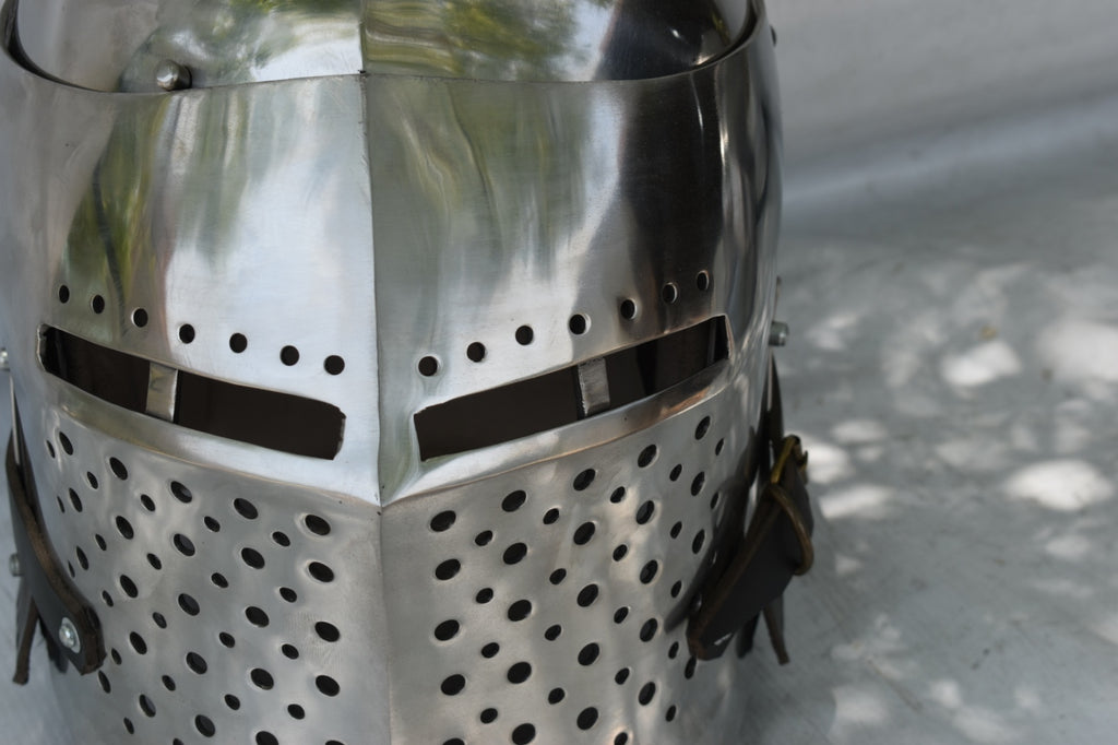 HBC Griffin helmet view B