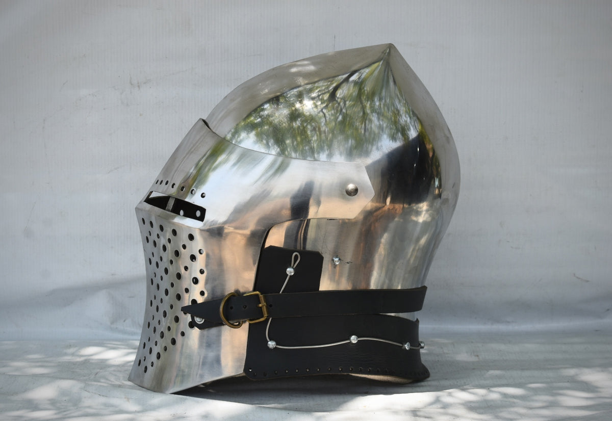 HBC Griffin helmet view D