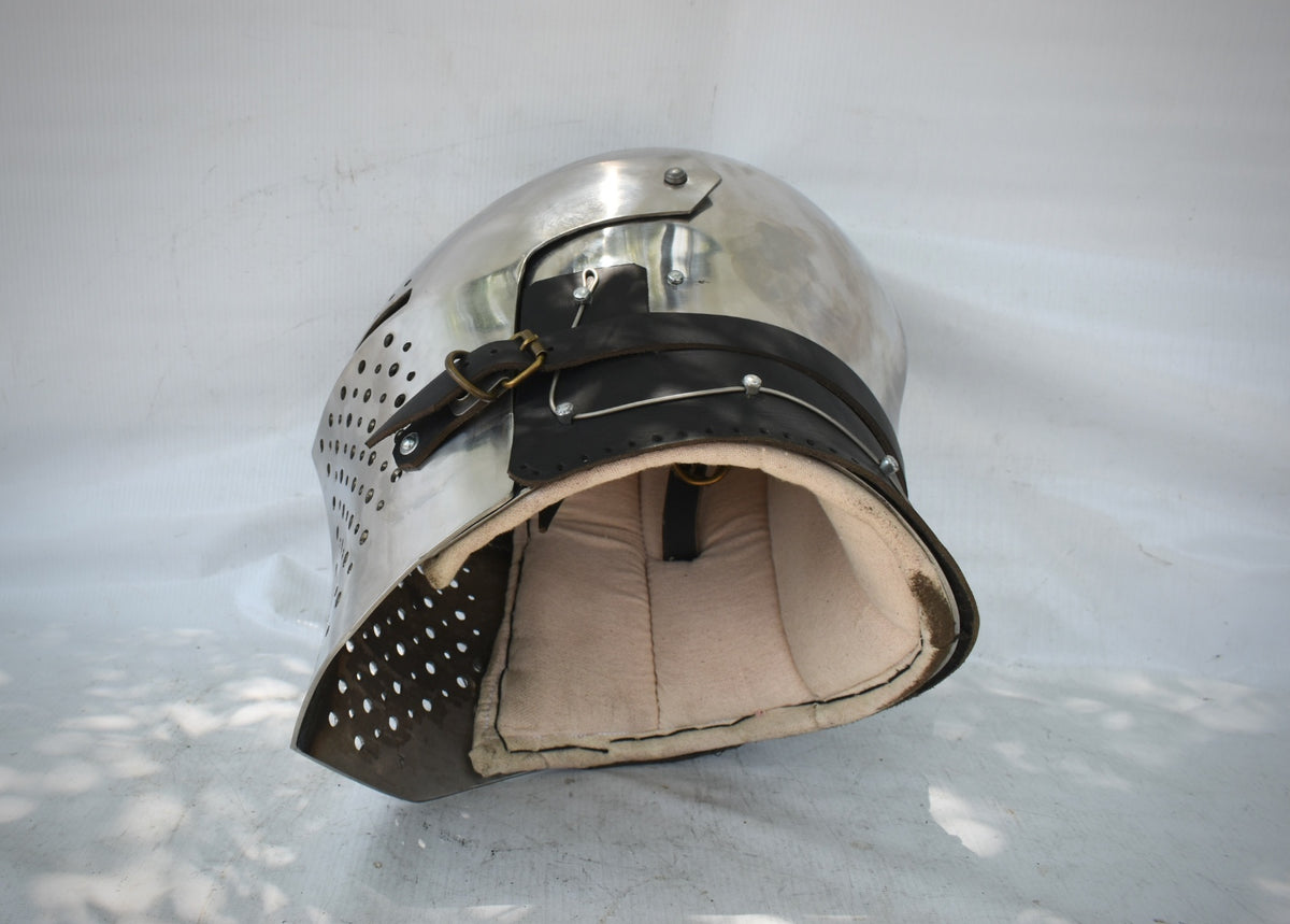 HBC Griffin helmet view F