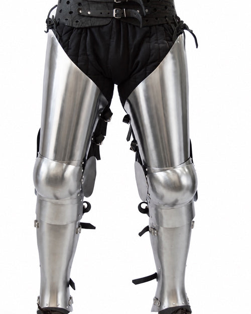 Illustrative thigh, knee and shin plate protection for the Buhurt Starter Set